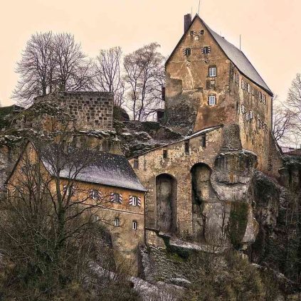 burgruinen-bergpfade-mittelalterliche-festungen-wanderziele